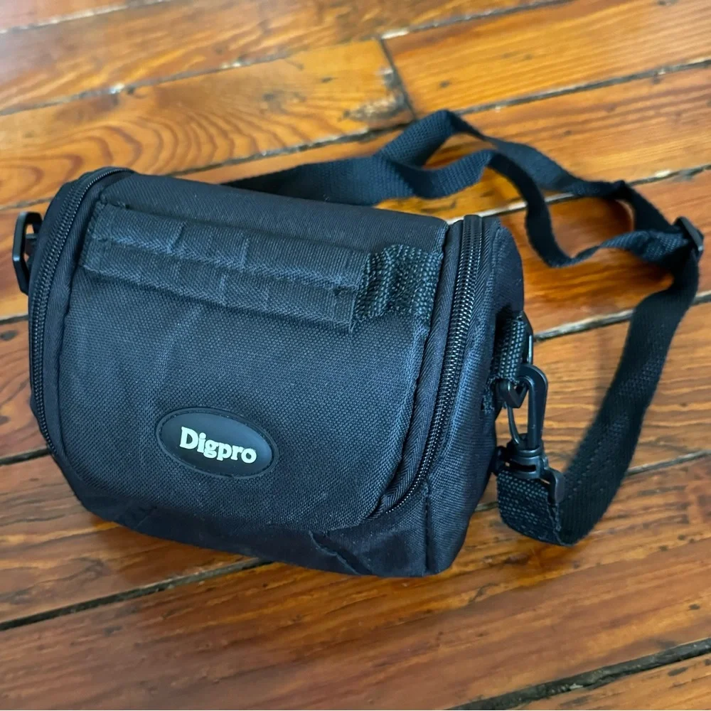 Digpro Compact Fit Design Deluxe Gadget Bag for Cameras/Camcorders Black